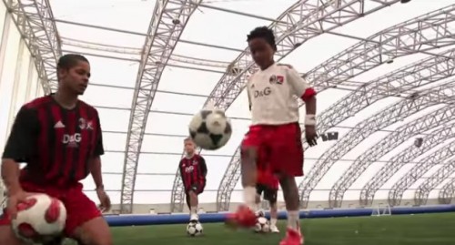 Trening piłkarski dla dzieci nauka żonglerki